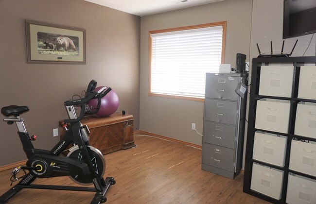 Building Photo - Lake Shore 4 Bedrooms