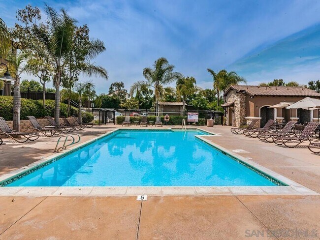 Building Photo - 425 S Meadowbrook Dr