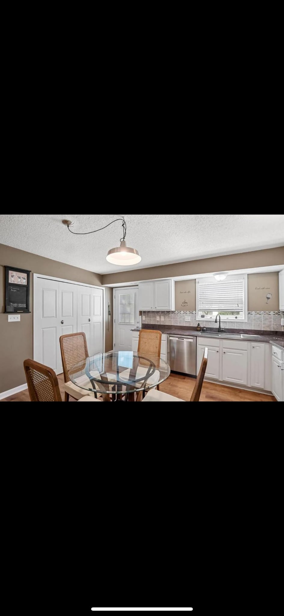 Building Photo - 11 Deer Grove Dr