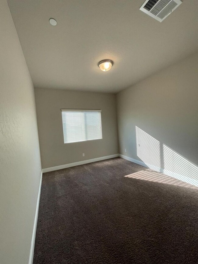 Building Photo - Modern Living Meets Clovis Charm!