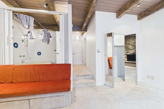 Building Photo - 651 S Monarch St