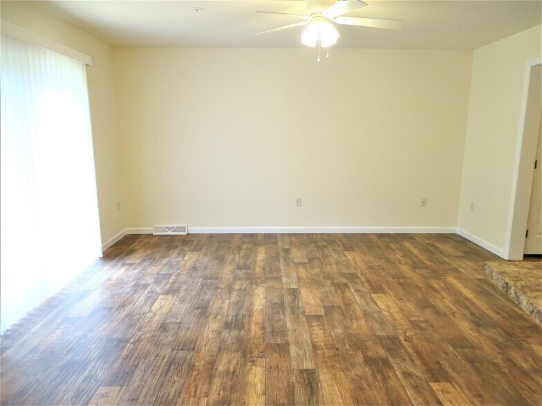 Building Photo - 247 Wildflower Dr