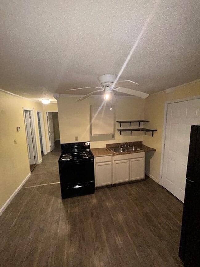Building Photo - Moss Point 3 Bedroom