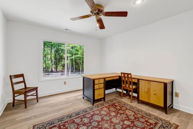 Building Photo - This WATERFRONT-FULLY FURNISHED-ALL INCLUSIVE HOME IS READY FOR YOU.