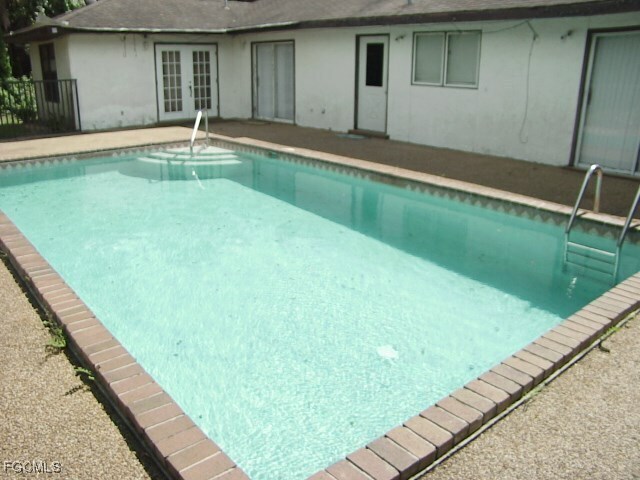 Building Photo - 620 Robert Ave