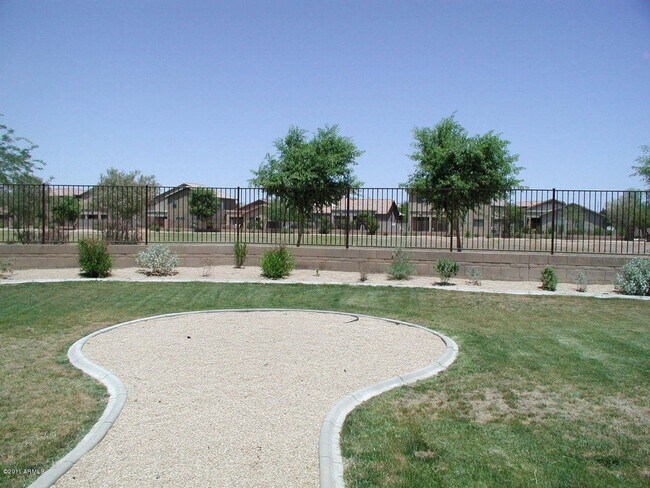 Building Photo - Charming 5 Bed 3 Bath Laveen home