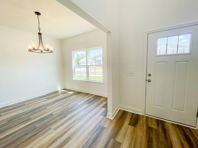 Building Photo - 549 Meloney Dr