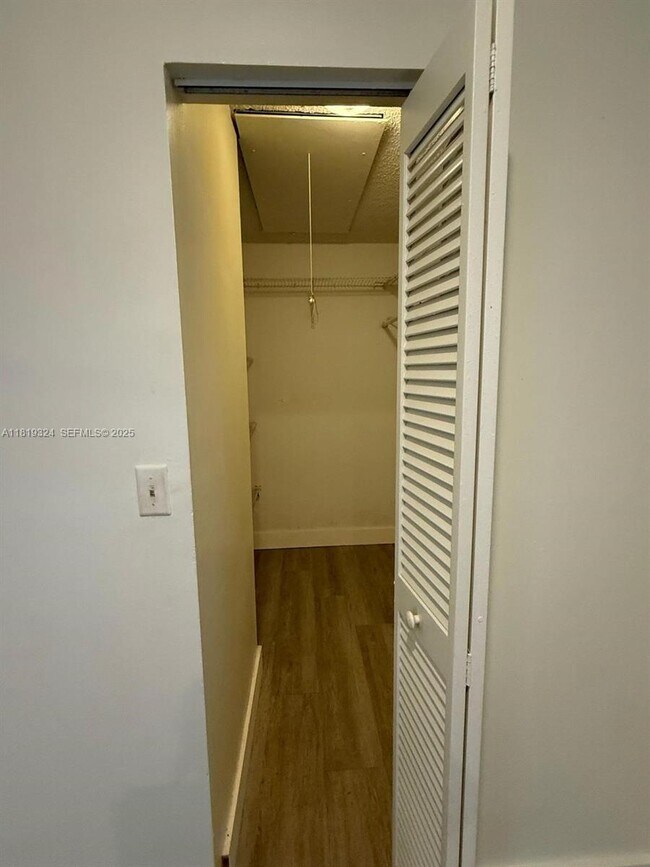 Building Photo - 438 NE 210th Cir Terrace