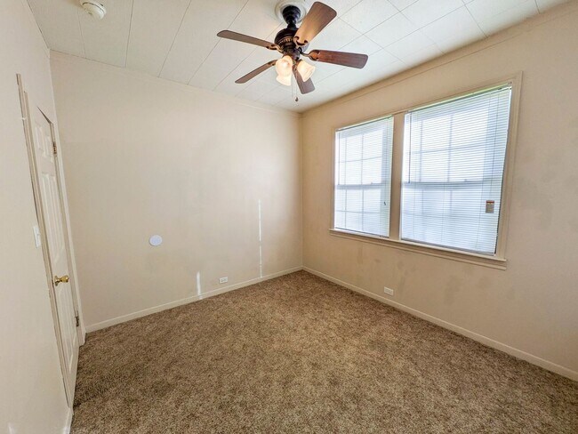 Building Photo - 2021 Wignall Ave