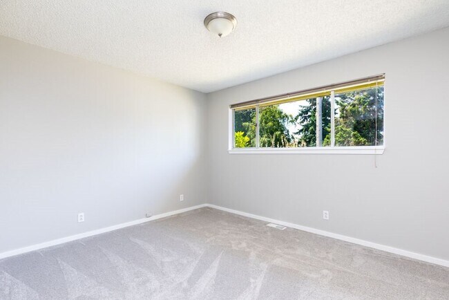 Building Photo - Remodeled 3 Bedroom Rambler Situated on a ...