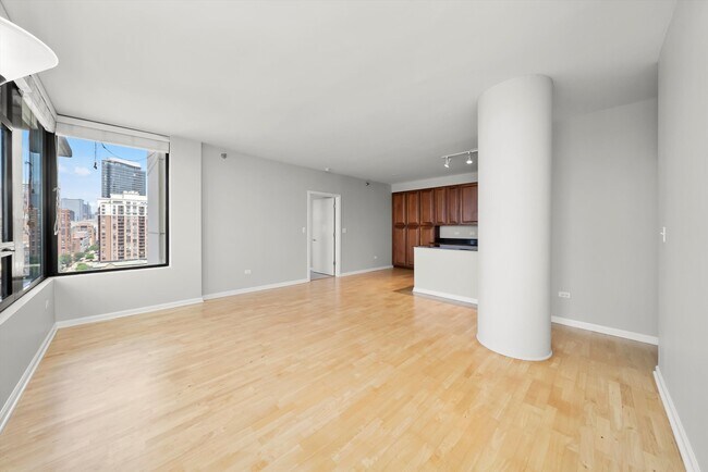 Building Photo - 1255 S State St