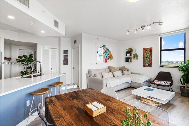 Building Photo - 2301 SW 27th Ave