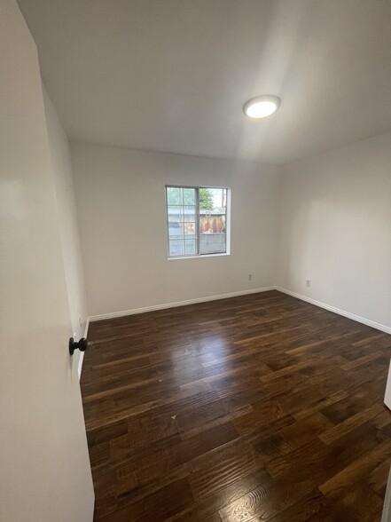 Building Photo - 714 S Record Ave