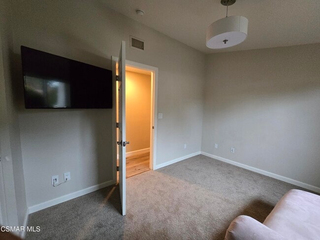 Building Photo - 1129 Burtonwood Ave