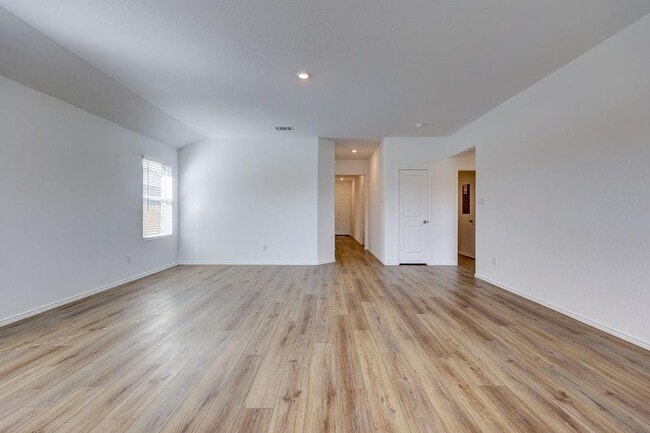 Building Photo - 618 Waterway Ave