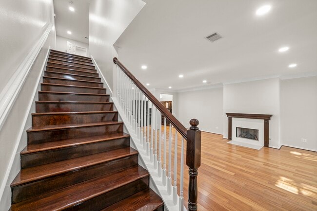 Building Photo - 4023 Breakwood Dr