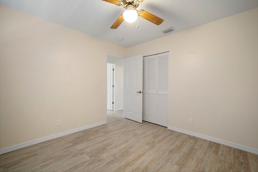 Building Photo - 910 Spindle Palm Way