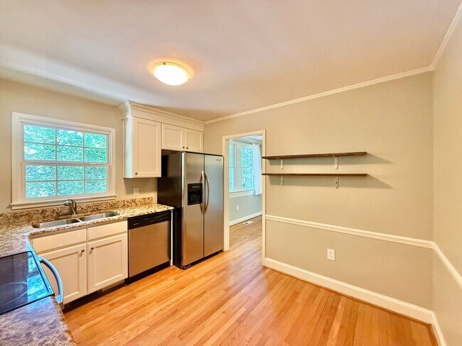 Building Photo - **OFFERING REFUNDABLE APPLICATION FEES & $150 MOVE IN PROMOTION** Terrific 3BD, 1.5BA North Ralei...