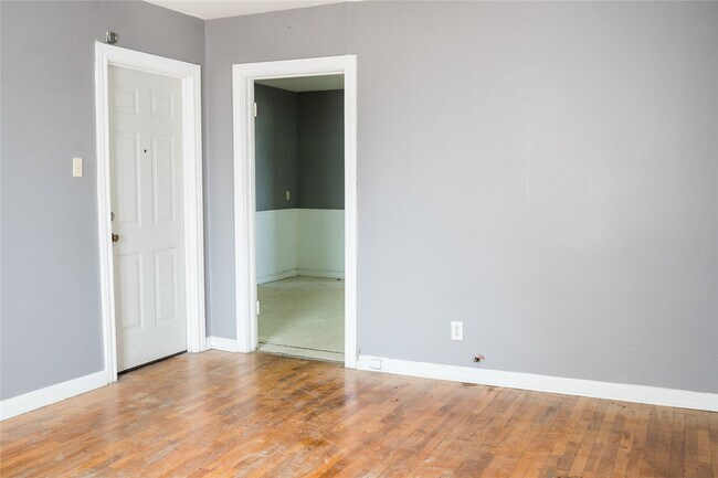 Building Photo - 2218 1/2 Chapman St