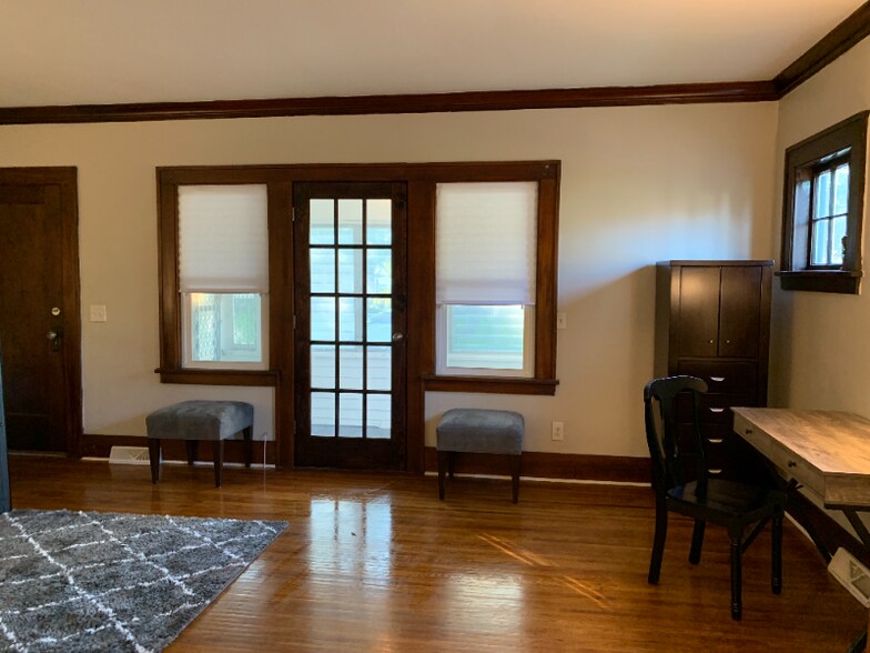 Building Photo - 364 Inglewood Dr