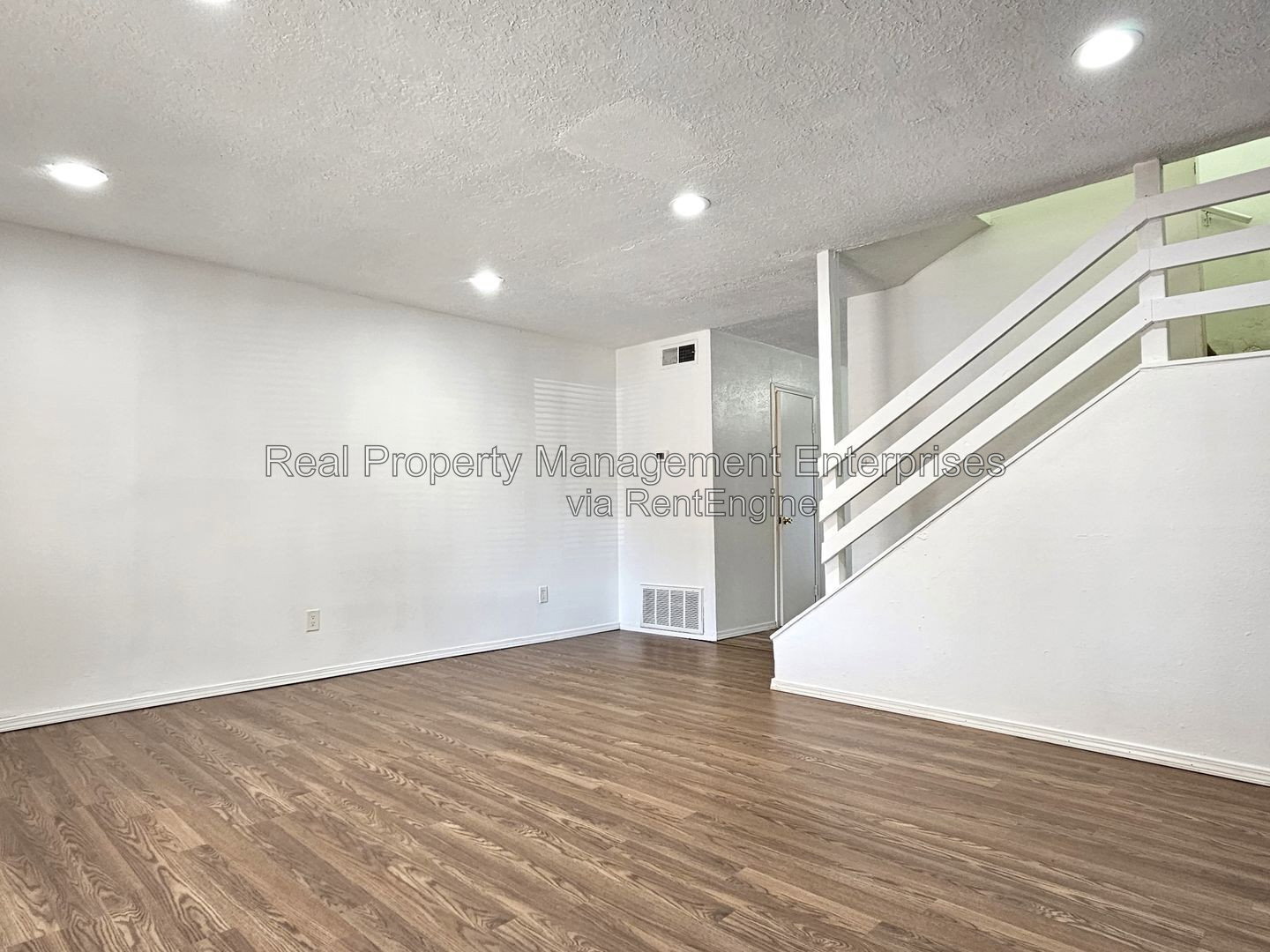 Building Photo - 1707 Beaumont Dr