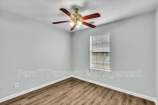 Building Photo - 215 Laurelwood Dr