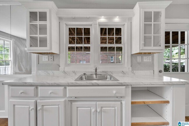 Building Photo - 3027 Cora Ave