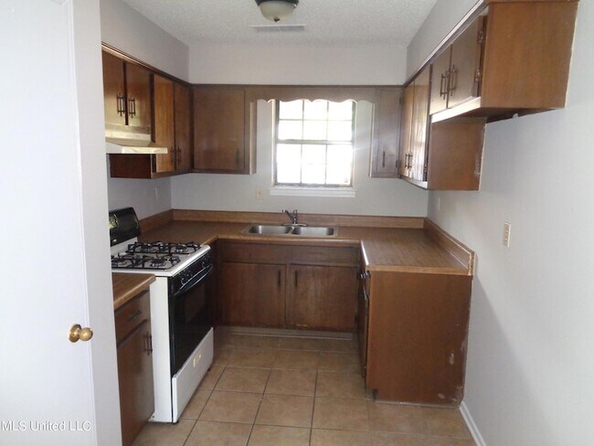 Building Photo - 5163 Haynes Dr