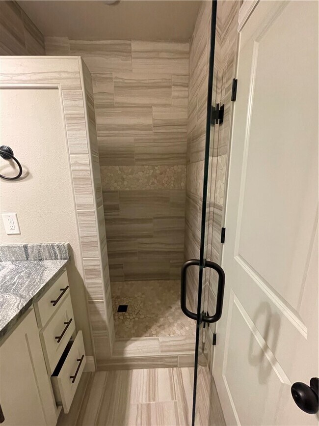 Building Photo - 1506 SW Edinburgh Ave