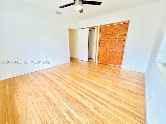 Building Photo - 410 Pinecrest Dr