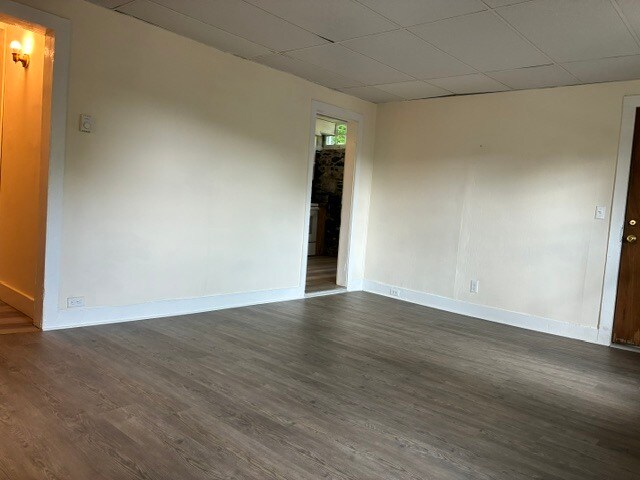 Building Photo - 13 Maple Ave