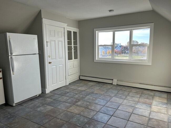 Building Photo - 21 Carney St