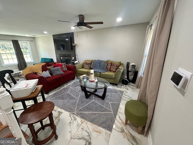 Building Photo - 15 Oak Hill Ct