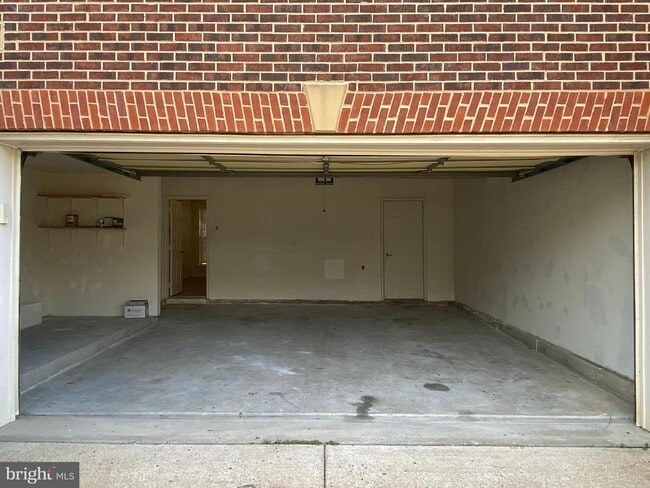 Building Photo - 5633 Sheals Ln