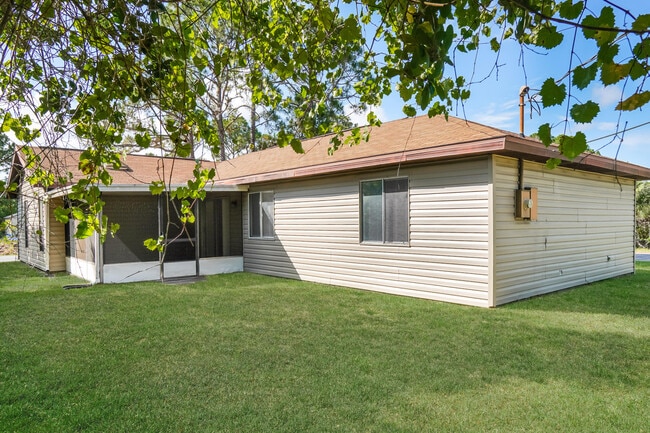 Building Photo - 2102 Thames Rd SE