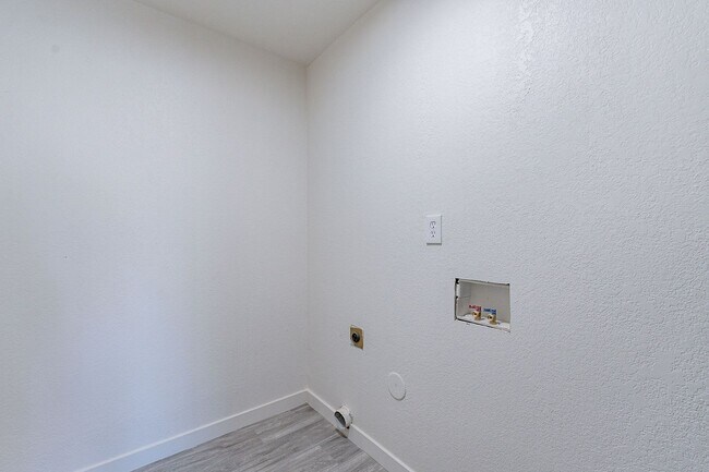 Building Photo - Live in luxury in this Scottsdale condo!