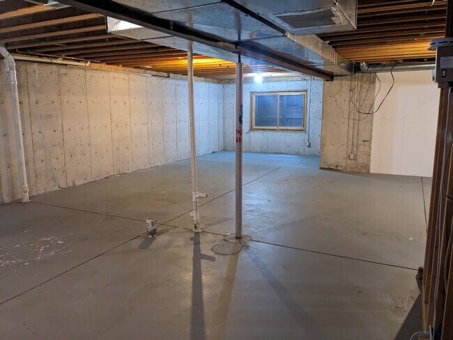 Building Photo - Westside Residence Near Kissing Camels & G...