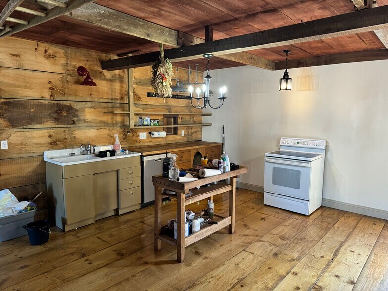 Primary Photo - 106 Wheelock Ave