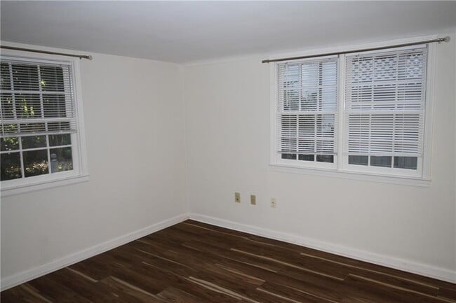 Building Photo - 2054 E Roxboro Rd NE