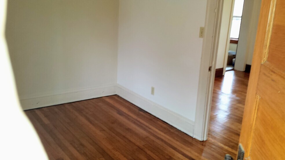 Building Photo - 1973 W 44th St