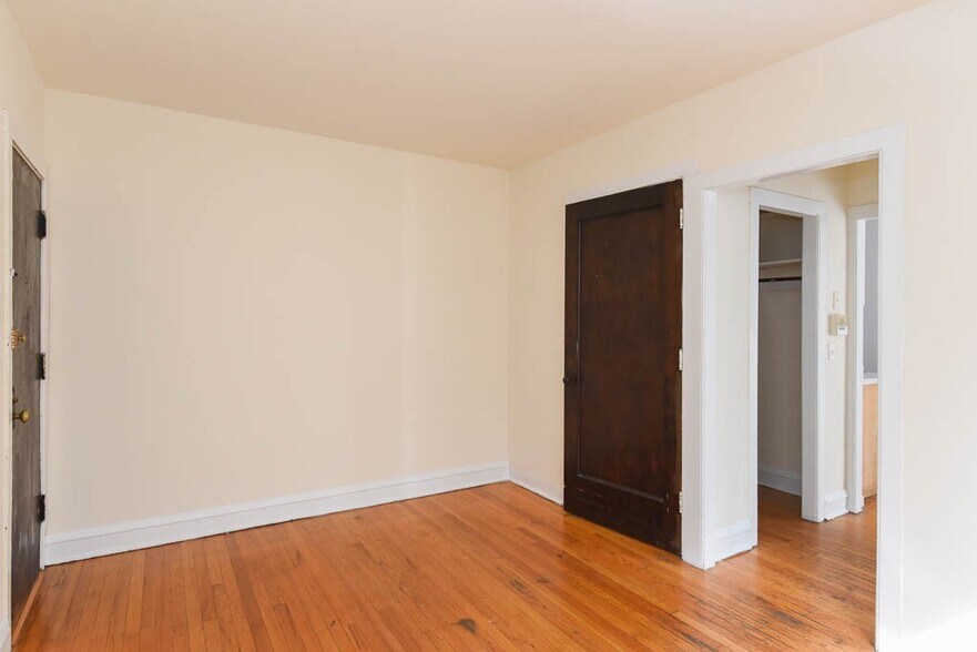 Building Photo - 3312 W Schubert Ave