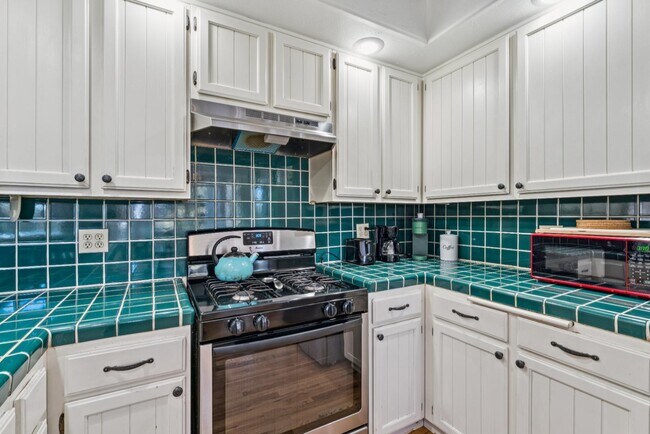 Building Photo - 1219 Scenic Way