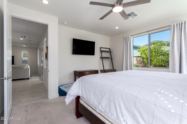 Building Photo - 12075 N San Clemente St