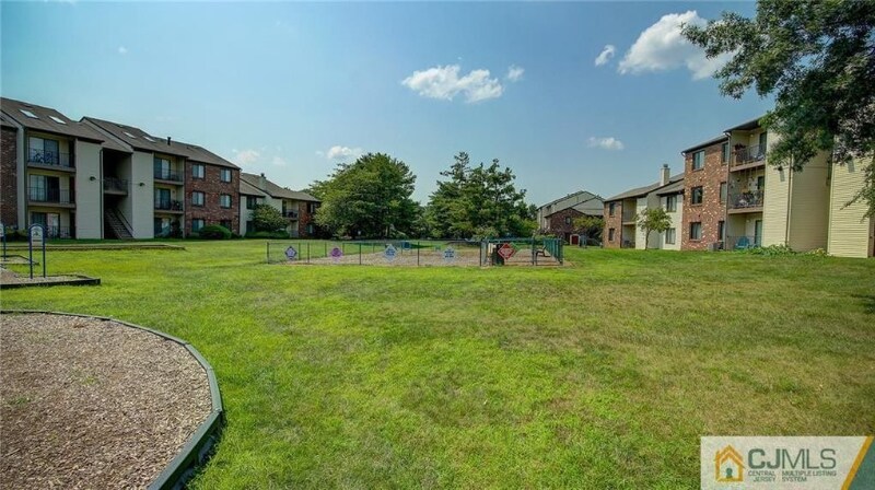 Building Photo - 433 Danbury Ln