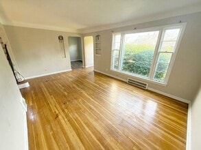 Building Photo - 3 BED 1 BATH BEAUTIFUL SINGLE FAMILY HOME
