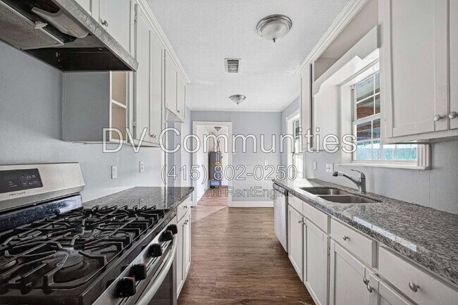 Building Photo - 3315 Bond St