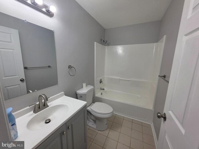 Building Photo - 611 Artisan St