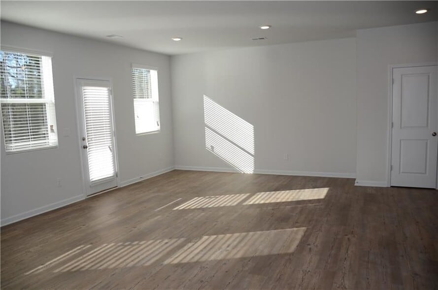 Building Photo - 1331 Pt Pl Dr