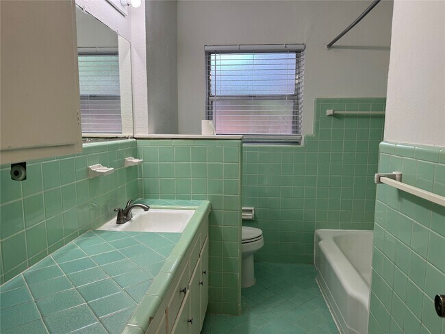 Building Photo - 4013 Newshire Dr