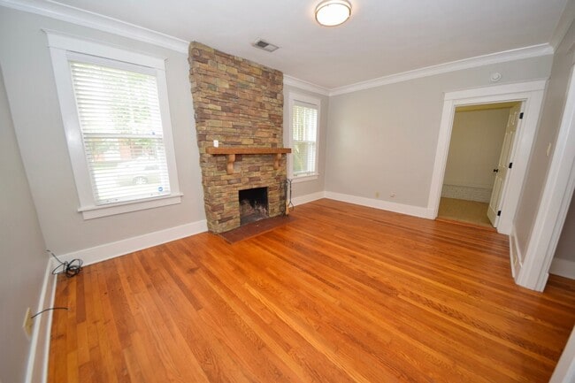 Building Photo - DARLING charmer with 3 beds and 2 baths near the U of M.